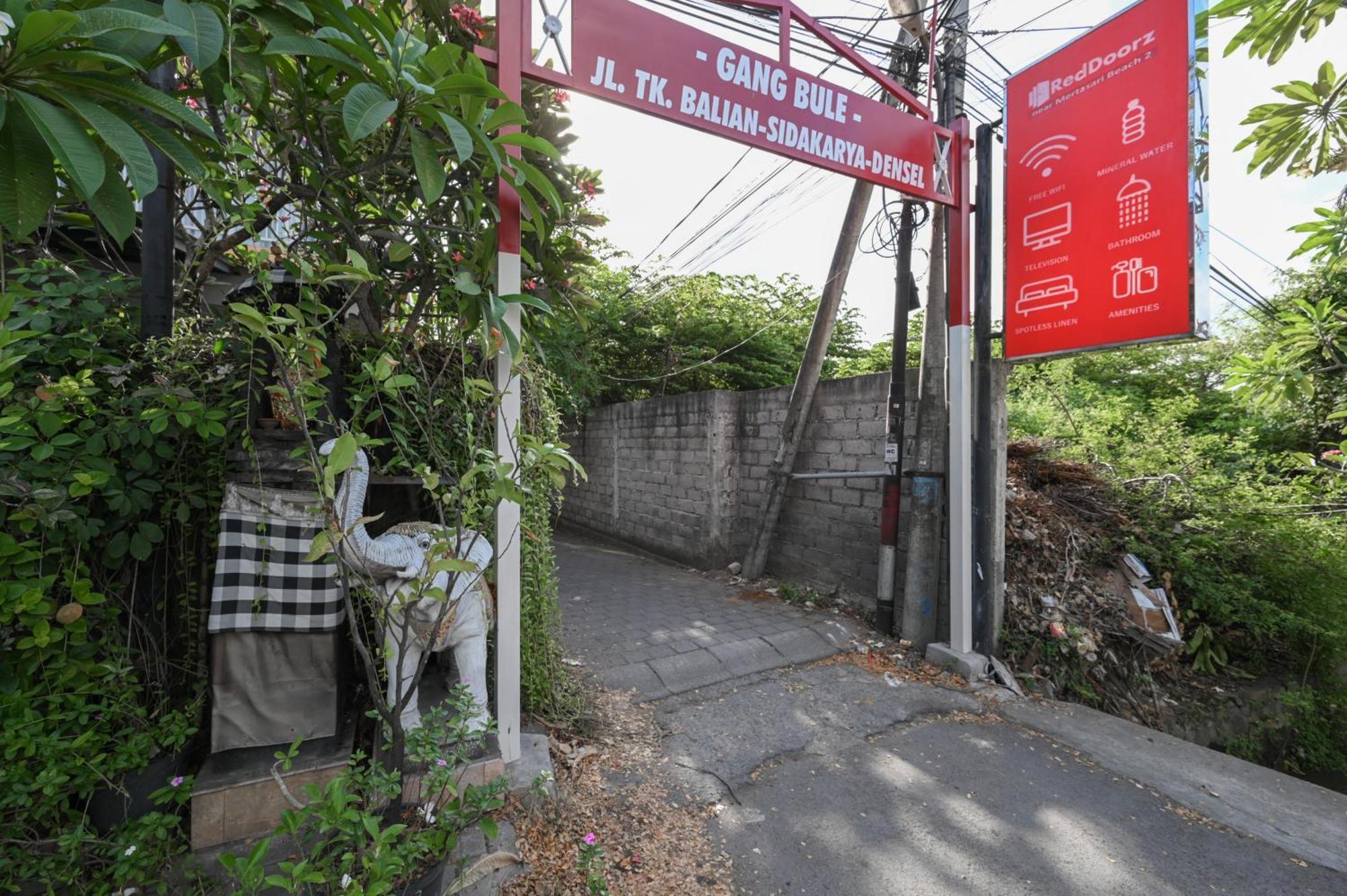 RedDoorz near Mertasari Beach 2 Pesanggaran Zewnętrze zdjęcie